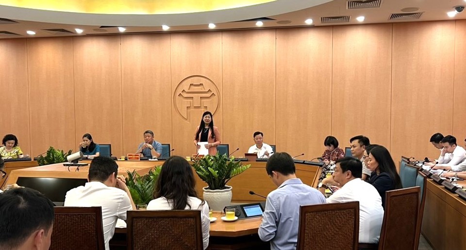 Chủ tịch Ủy ban Mặt trận Tổ quốc Việt Nam TP H&agrave; Nội Nguyễn Lan Hương ph&aacute;t biểu tại Hội nghị