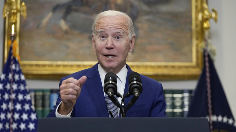 Tổng thống Joe Biden ph&aacute;t biểu tại Nh&agrave; Trắng h&ocirc;m 1/10. Ảnh: Reuters