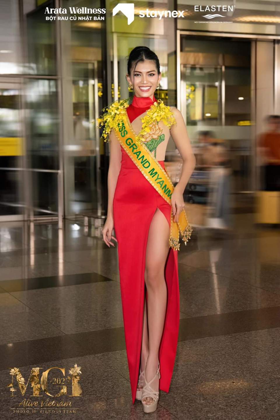 Hoa hậu Lê Hoàng Phương hở bạo "vẫn thua" mỹ nữ Philippines mặc kín đáo - Ảnh 10