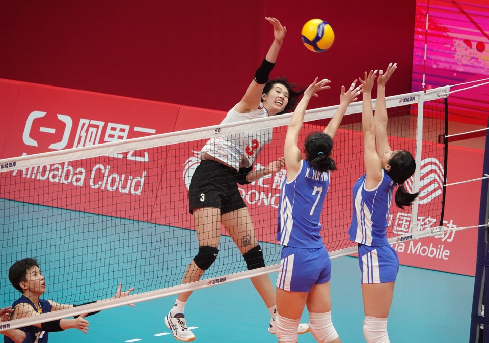 越南女排空兩個位置。 在E組中排名第一，獲得參加第19屆亞運會決賽的權利。照片：Nam Trung。