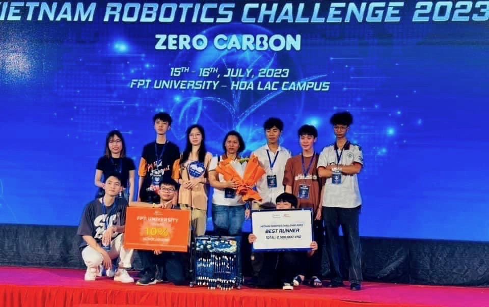 Đội tuyển Trường THPT S&oacute;c Sơn đạt th&agrave;nh t&iacute;ch cao tại Cuộc thi Vietnam Robotics Challenge 2023.