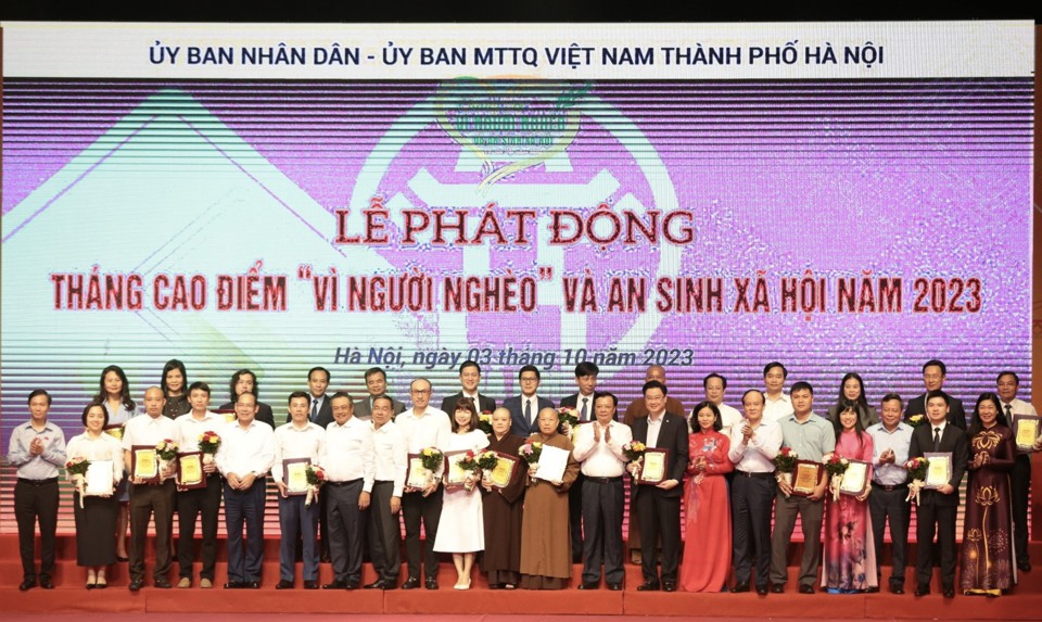 T&T Group trao tặng 1 tỷ đồng gửi Hà Nội để an sinh xã hội - Ảnh 3