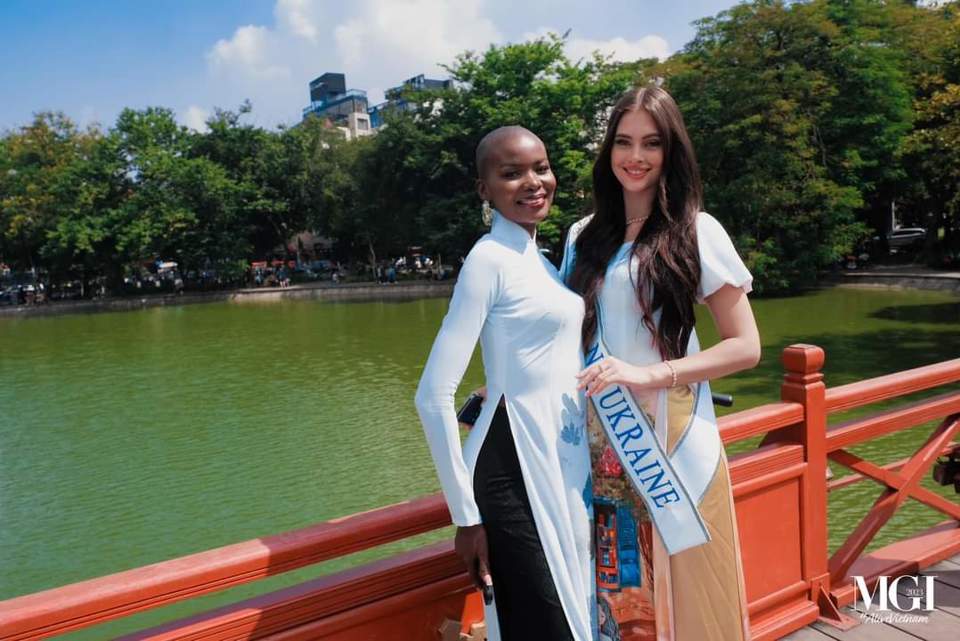 Miss Grand International Hoa hậu Hòa bình Quốc tế 2023 diện áo dài thăm Hà Nội - Ảnh 1