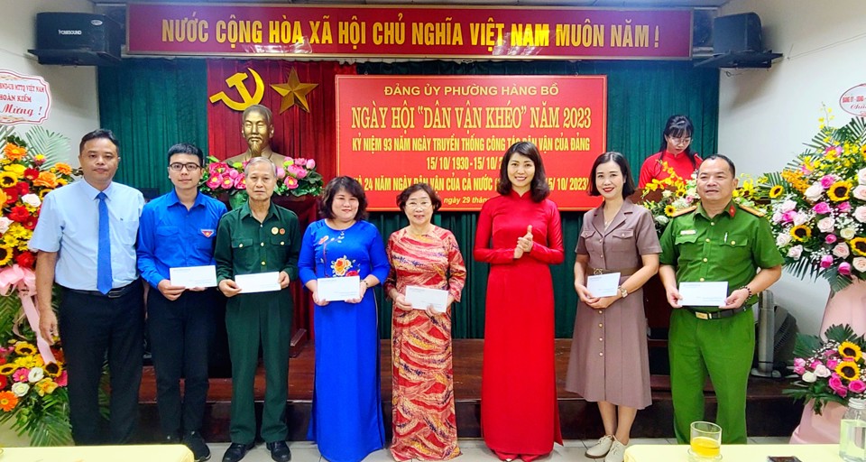 Khen thưởng c&aacute;c tập thể, c&aacute; nh&acirc;n c&oacute; th&agrave;nh t&iacute;ch trong phong tr&agrave;o ''D&acirc;n vận kh&eacute;o'' năm 2023 phường H&agrave;ng Bồ