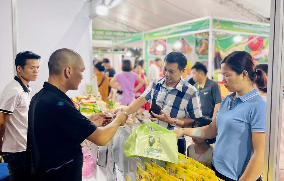 Đặc sắc các sản phẩm của huyện Thanh Trì tại hội chợ trái cây, nông sản - Ảnh 2