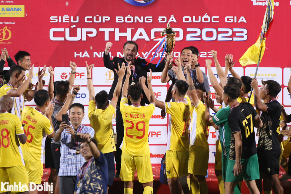 Sau chức v&ocirc; địch c&uacute;p Quốc gia 2023, HLV Popov tiếp tục c&oacute; duy&ecirc;n khi dẫn dắt Thanh Ho&aacute; để gi&agrave;nh Si&ecirc;u c&uacute;p Quốc gia 2023.