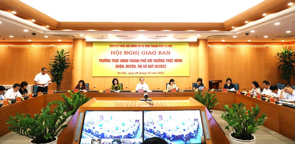 Ch&aacute;nh Văn ph&ograve;ng Đo&agrave;n đại biểu Quốc hội v&agrave; HĐND TP Nguyễn Ngọc Việt tr&igrave;nh b&agrave;y b&aacute;o c&aacute;o&nbsp;về hoạt động của HĐND c&aacute;c cấp TP H&agrave; Nội 9 th&aacute;ng năm 2023