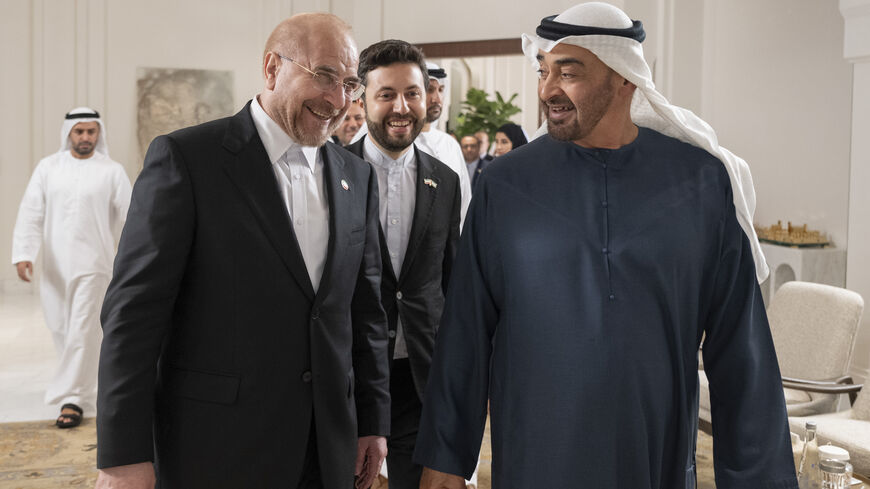 Chủ tịch Quốc hội Iran Mohammad Bagher Ghalibaf được Tổng thống UAE Sheikh Mohammed bin Zayed tiếp đ&oacute;n tại Abu Dhabi h&ocirc;m 5/10. Ảnh: Al-monitor