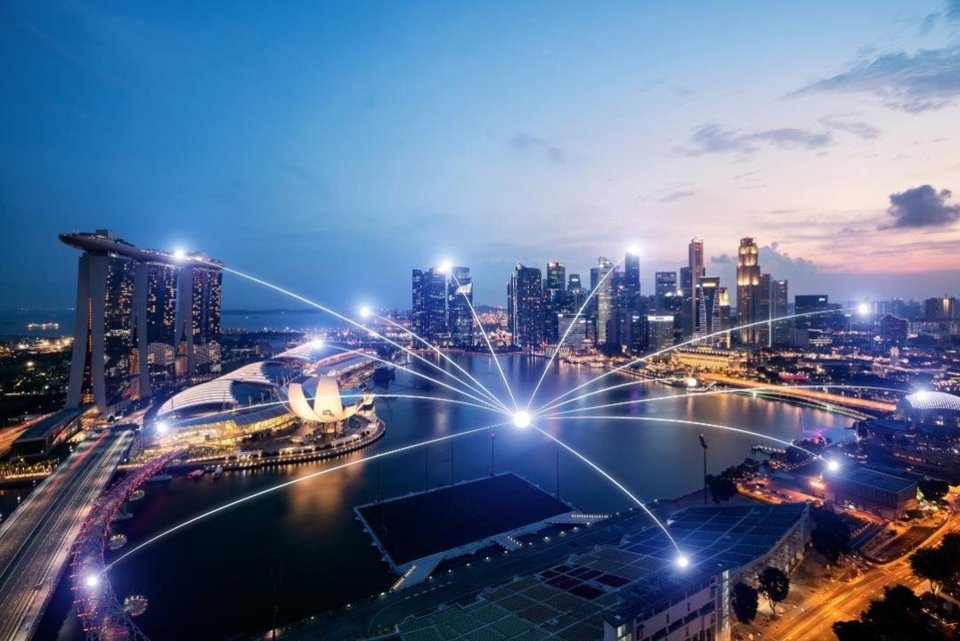 Lĩnh vực th&ocirc;ng tin v&agrave; truyền th&ocirc;ng chiếm khoảng 1/3 nền kinh tế kỹ thuật số của Singapore, 2/3 c&ograve;n lại đến từ số h&oacute;a ở những nơi kh&aacute;c.&nbsp;