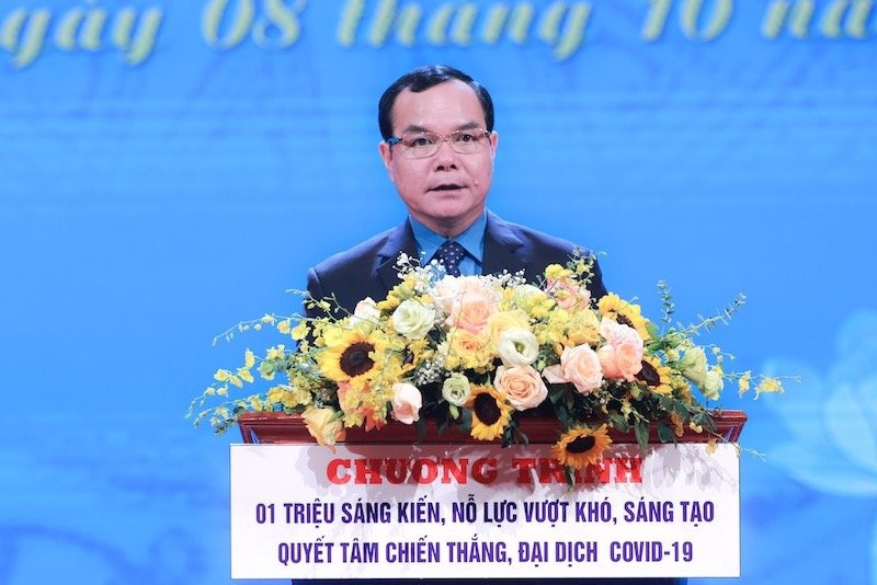 Chủ tịch Tổng LĐLĐ Việt Nam Nguyễn Đ&igrave;nh Khang ph&aacute;t biểu tại buổi lễ