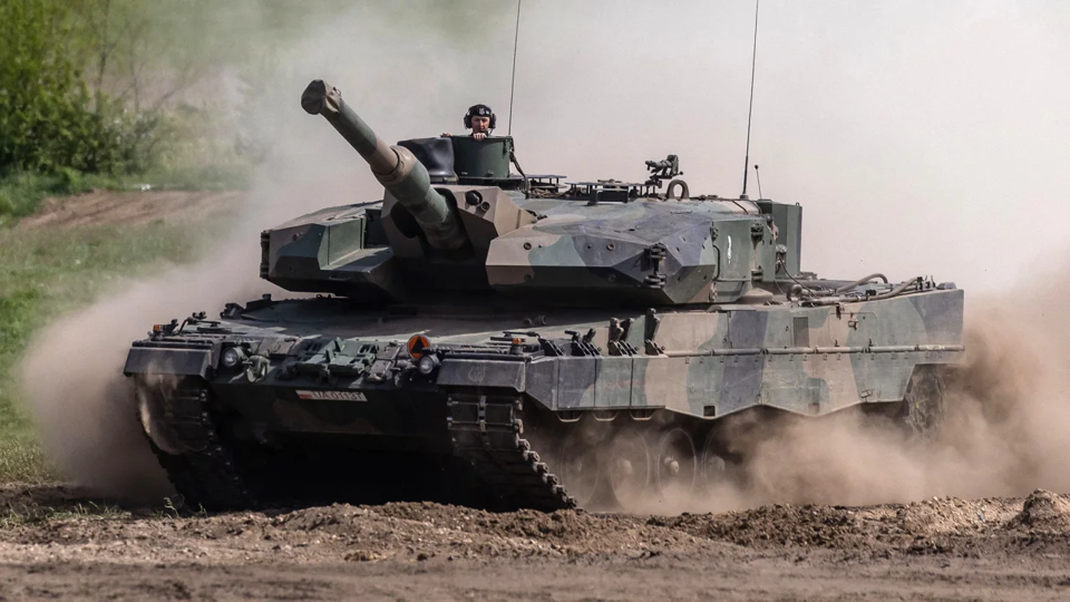 Ba Lan th&uacute;c đẩy ch&acirc;u &Acirc;u gửi xe tăng chiến đấu Leopard tới Ukraine v&agrave;o đầu năm nay. Nguồn: CNN