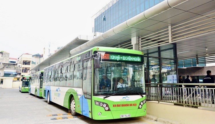 Xe bu&yacute;t BRT c&oacute; l&agrave;n đường ri&ecirc;ng cũng như kh&ocirc;ng