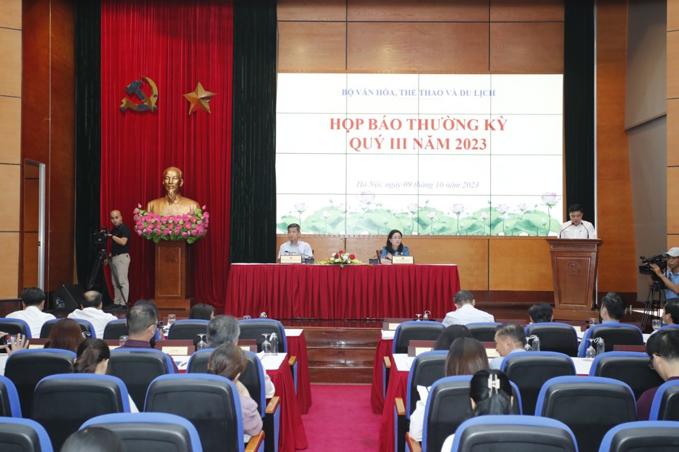 Quang cảnh buổi họp b&aacute;o.