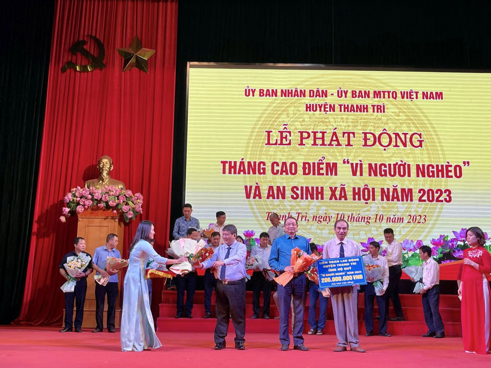 2,871 tỷ đồng ủng hộ tại tháng cao điểm “Vì người nghèo” huyện Thanh Trì - Ảnh 1