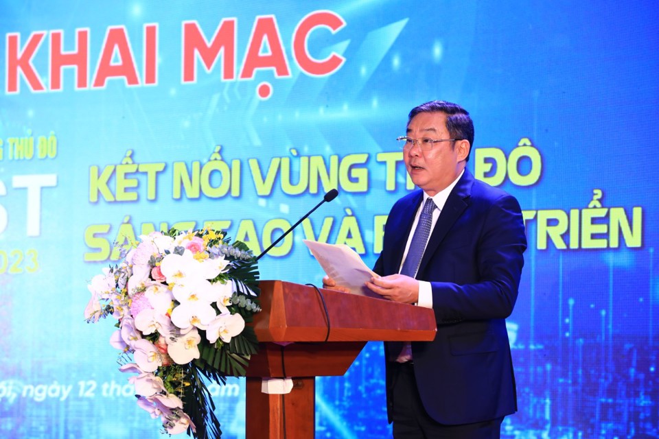 Ph&oacute; Chủ tịch Thường trực UBND TP H&agrave; Nội L&ecirc; Hồng Sơn ph&aacute;t biểu tại sự kiện.