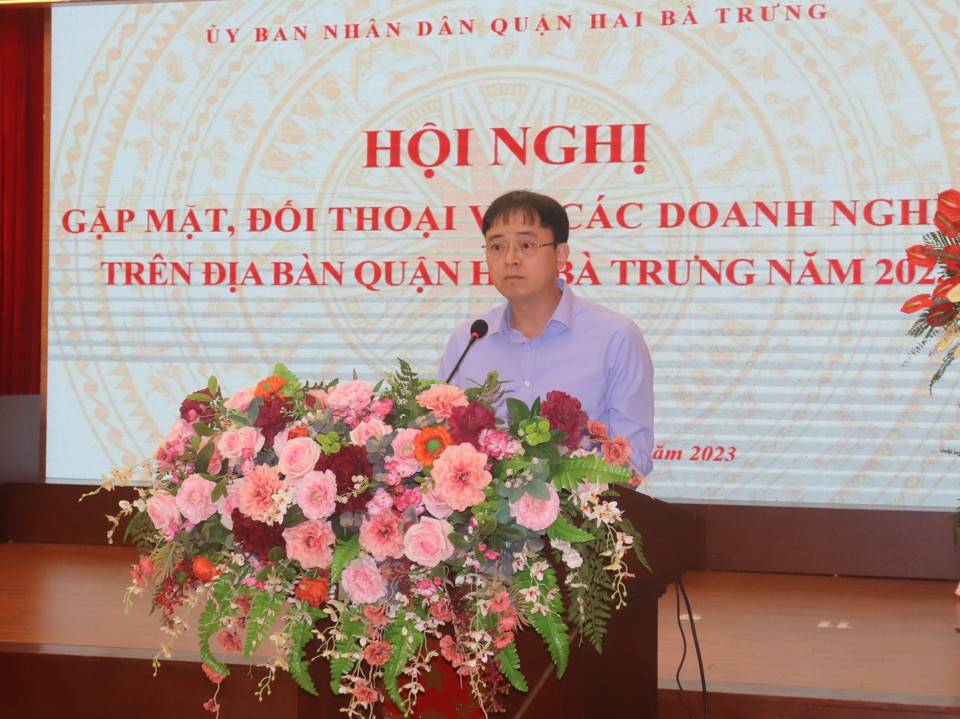 Chủ tịch UBND quận Hai B&agrave; Trưng Nguyễn Quang Trung ph&aacute;t biểu khai mạc, khẳng định ''cộng đồng doanh nghiệp tr&ecirc;n địa b&agrave;n c&oacute; đ&oacute;ng g&oacute;p lớn v&agrave;o sự phục hồi, ph&aacute;t triển kinh tế của quận''&nbsp;&nbsp;