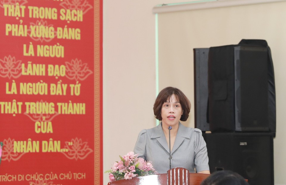 Ph&oacute; Chủ tịch UBND quận Hai B&agrave; Trưng Nguyễn Thị Thu Hiền ph&aacute;t biểu tại Hội nghị
