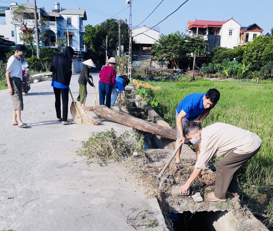 T&ocirc;̉ng v&ecirc;̣ sinh m&ocirc;i trường ph&ograve;ng chống sốt xuất huyết tại x&atilde; Phương Trung, huyện Thanh Oai.