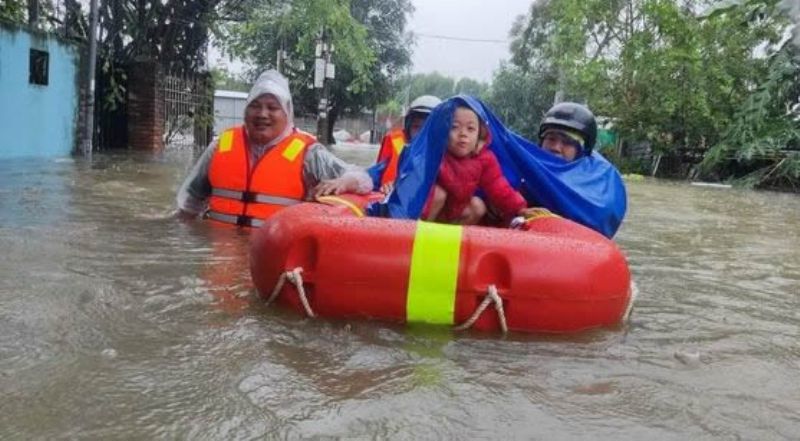 Sơ t&aacute;n người d&acirc;n tại c&aacute;c khu vực bị ngập lụt tại TP Đ&agrave; Nẵng.