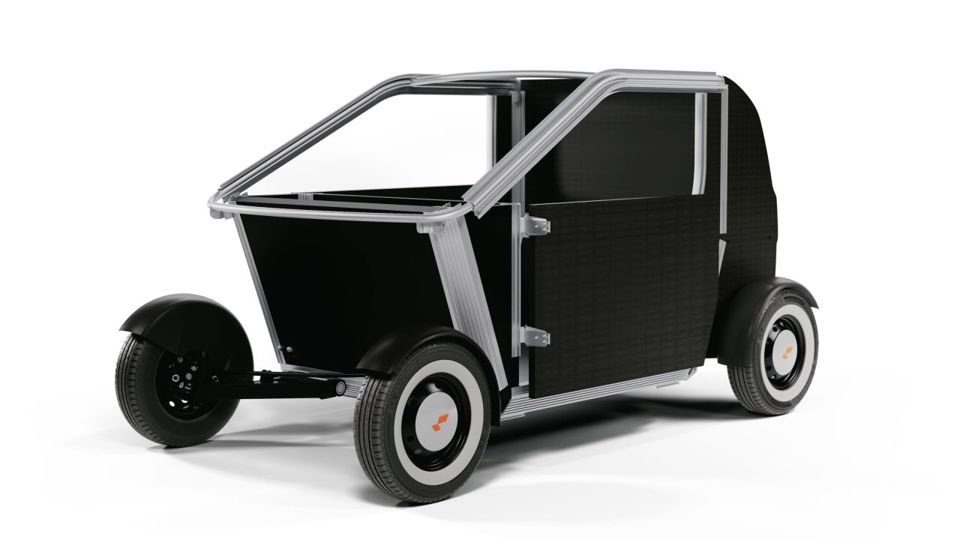 Khung gầm được cấp bằng sáng chế của Luvly sử dụng hệ thống đóng gói phẳng, cho phép vận chuyển nhiều ô tô hơn trên mỗi container. Ảnh: CNN