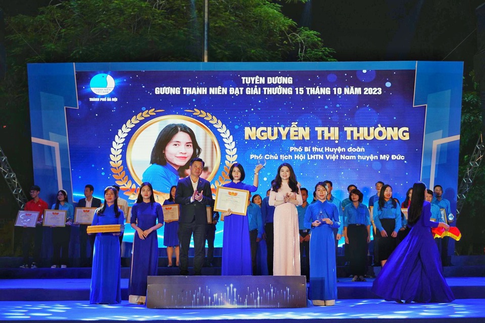 Hà Nội: Tuyên dương gương thanh niên đạt giải thưởng 15 tháng 10 - Ảnh 1