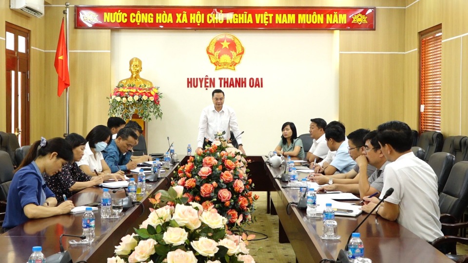 L&atilde;nh đạo huyện Thanh Oai tổ chức họp b&agrave;n c&aacute;c phương &aacute;n giải quyết vấn đề nước sạch tại Khu đ&ocirc; thị Thanh H&agrave; s&aacute;ng 18/10.