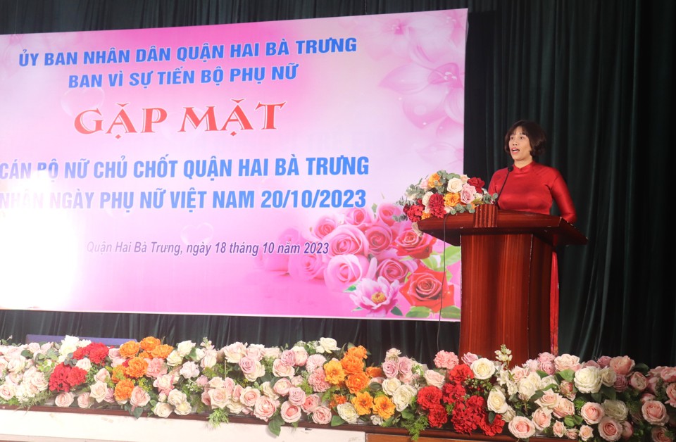 Ph&oacute; Chủ tịch UBND quận - Trưởng Ban ''V&igrave; sự tiến bộ của phụ nữ'' quận Hai B&agrave; Trưng Nguyễn Thị Thu Hiền ph&aacute;t biểu