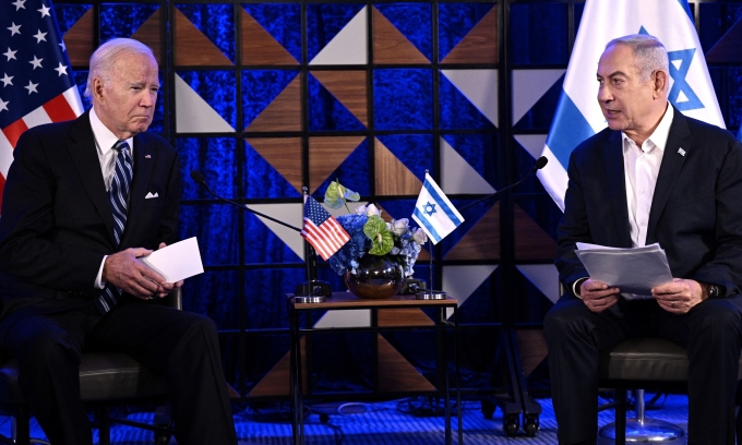 Tổng thống Mỹ Joe Biden (tr&aacute;i) v&agrave; Thủ tướng Israel Benjamin Netanyahu tại Tel Aviv ng&agrave;y 18/10. Ảnh: AFP &nbsp;
