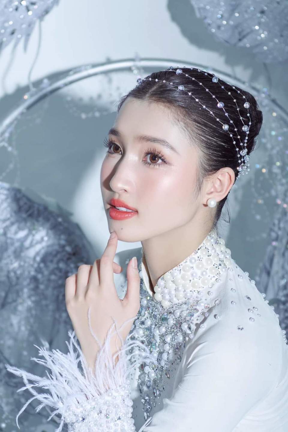 Á hậu Phương Nhi mang "Cò ơi" đi thi Miss International Hoa hậu Quốc tế 2023 - Ảnh 5
