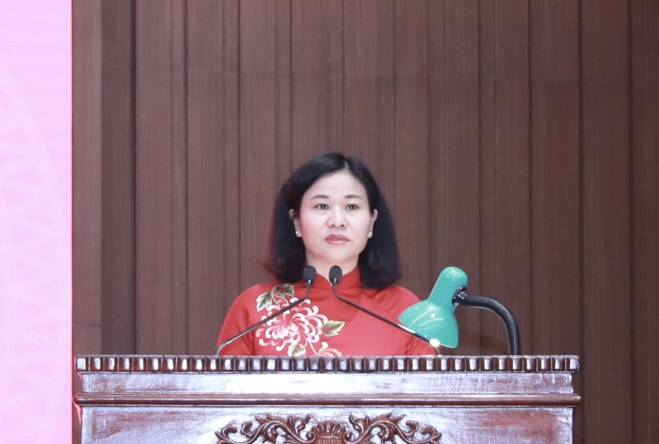 Ph&oacute; B&iacute; thư Thường trực Th&agrave;nh ủy Nguyễn Thị Tuyến ph&aacute;t biểu tại lễ bế giảng.