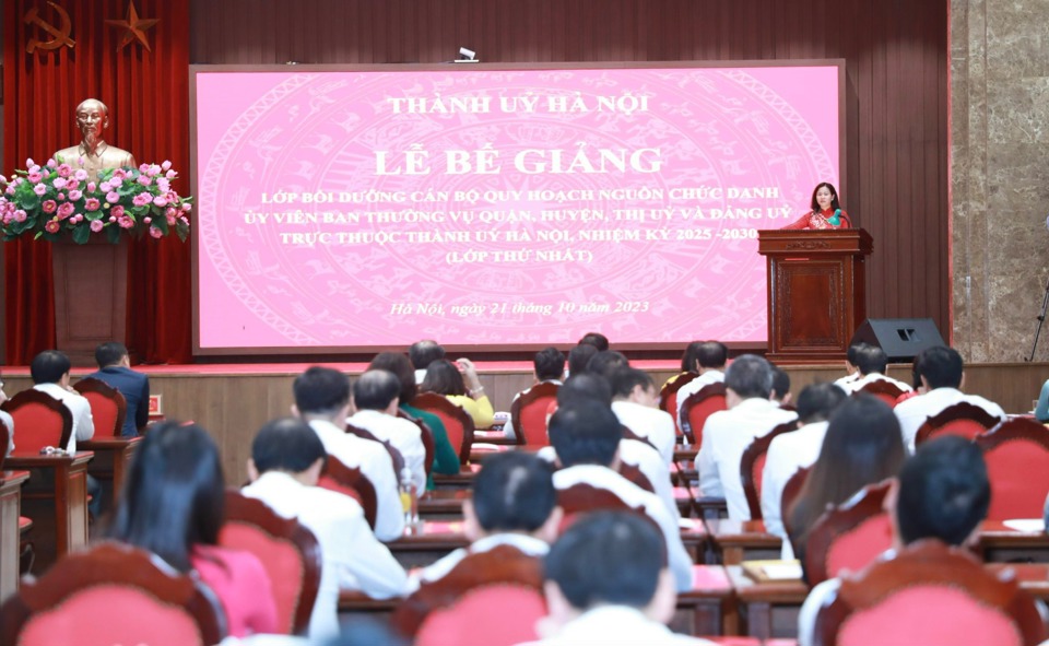 Bế giảng lớp bồi dưỡng cán bộ quy hoạch nguồn của Thành ủy Hà Nội - Ảnh 1