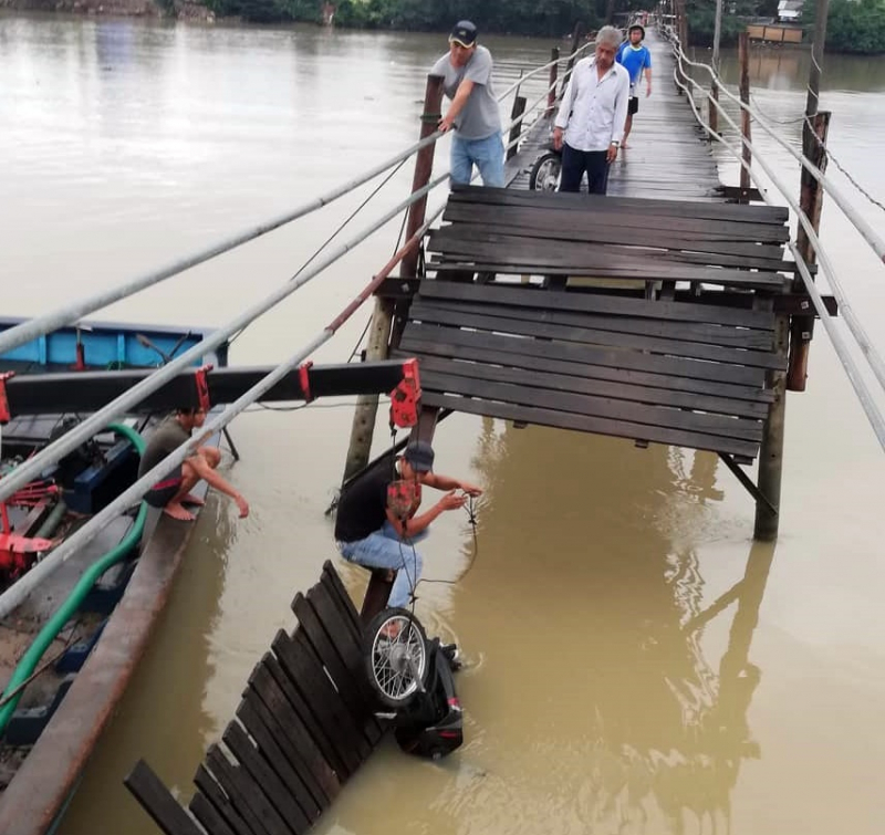 Cầu gỗ Ph&uacute; Kiểng bắc qua s&ocirc;ng C&aacute;i TP Nha Trang bị sập hồi th&aacute;ng 12/2018.&nbsp;