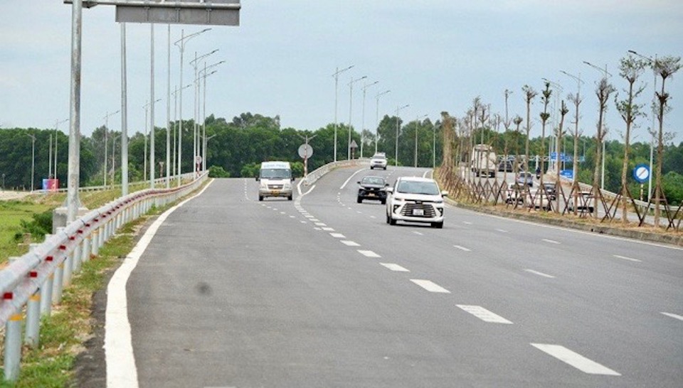 Tuyến đường kết nối Khu đ&ocirc; thị vệ tinh huyện S&oacute;c Sơn với đường V&otilde; Nguy&ecirc;n Gi&aacute;p mới được đưa v&agrave;o sử dụng.