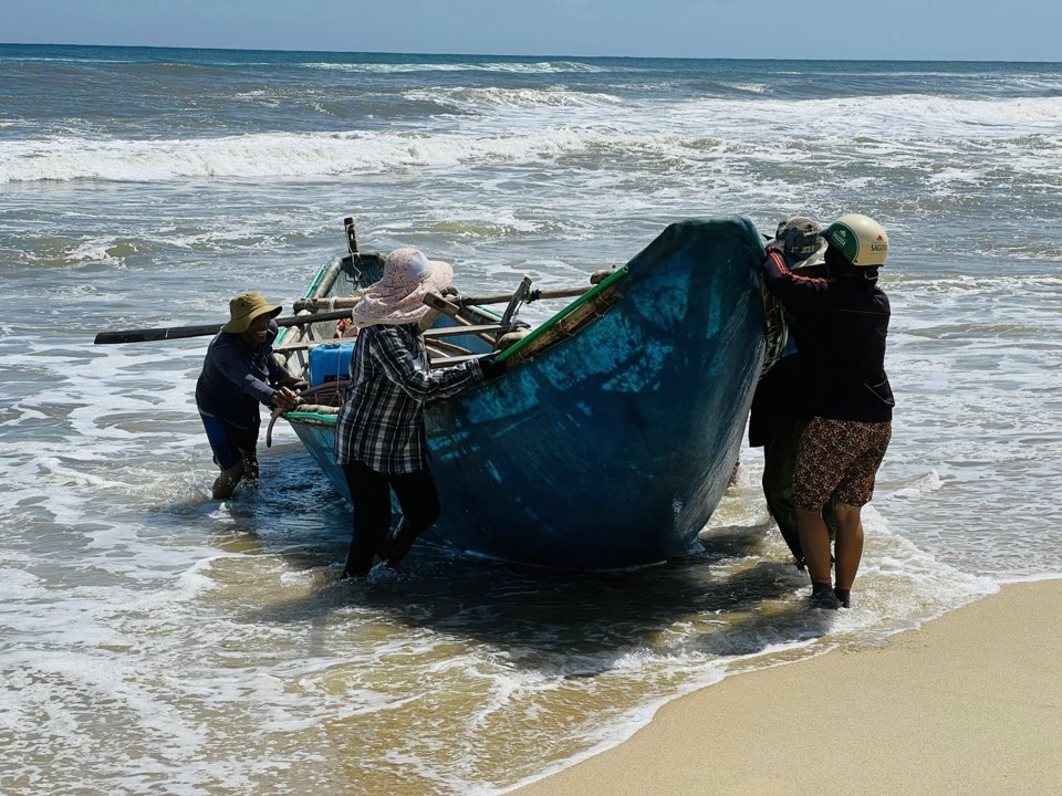 Mỗi chuyến đ&aacute;nh bắt k&eacute;o d&agrave;i chừng 6 - 8 tiếng.&nbsp;