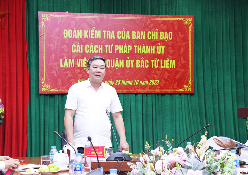 Ph&oacute; Chủ tịch Thường trực UBND TP H&agrave; Nội L&ecirc; Hồng Sơn - Trưởng đo&agrave;n kiểm tra của Ban Chỉ đạo Cải c&aacute;ch tư ph&aacute;p Th&agrave;nh ủy phát bi&ecirc;̉u chỉ đạo tại cu&ocirc;̣c làm vi&ecirc;̣c.