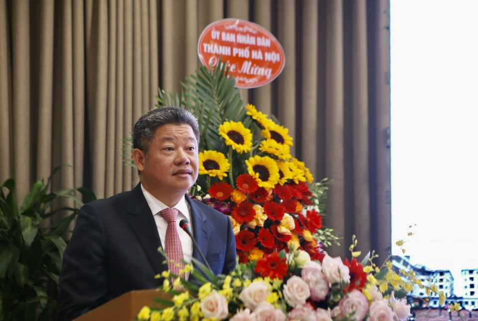 Phó Chủ tịch UBND TP Hà Nội Nguyễn Mạnh Quyền phát biểu tại buổi lễ. Ảnh: Ngọc Tú