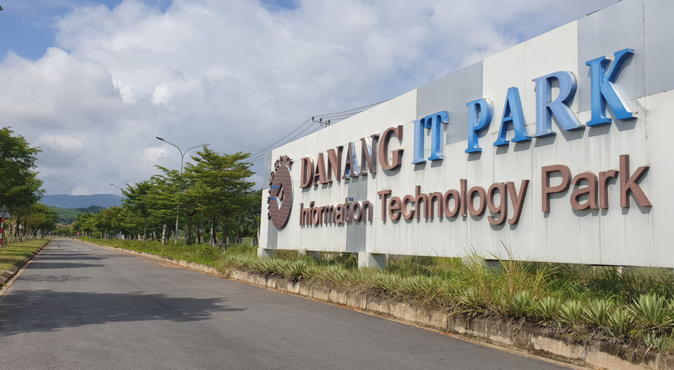 Ngay từ đầu, Danang IT Park được kỳ vọng l&agrave; &ldquo;Thung lũng Silicon Đ&agrave; Nẵng&rdquo;. Dự &aacute;n c&oacute; tổng quy m&ocirc; 341 ha được quy hoạch theo 2 giai đoạn. Trong đ&oacute;, giai đoạn 1 c&oacute; diện t&iacute;ch 131ha đ&atilde; ho&agrave;n th&agrave;nh đi v&agrave;o hoạt động th&aacute;ng 3/2019. Giai đoạn 2 của dự &aacute;n c&oacute; diện t&iacute;ch 210ha, dự kiến x&acirc;y dựng trong v&ograve;ng 5 năm, từ 2020-2025.