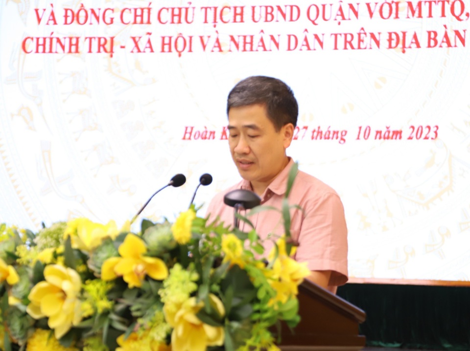Ph&oacute; Chủ tịch Thường trực UBND quận Ho&agrave;n Kiếm Nguyễn Quốc Ho&agrave;n tại Hội nghị