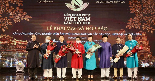 LHP Việt Nam là sự ki&ecirc;̣n văn hóa nghệ thuật qu&ocirc;́c gia được tổ chức định kỳ 2 năm một lần nhằm t&ocirc;n vinh các tác ph&acirc;̉m đi&ecirc;̣n ảnh v&agrave; các ngh&ecirc;̣ sĩ trong hoạt đ&ocirc;̣ng sáng tác điện ảnh.