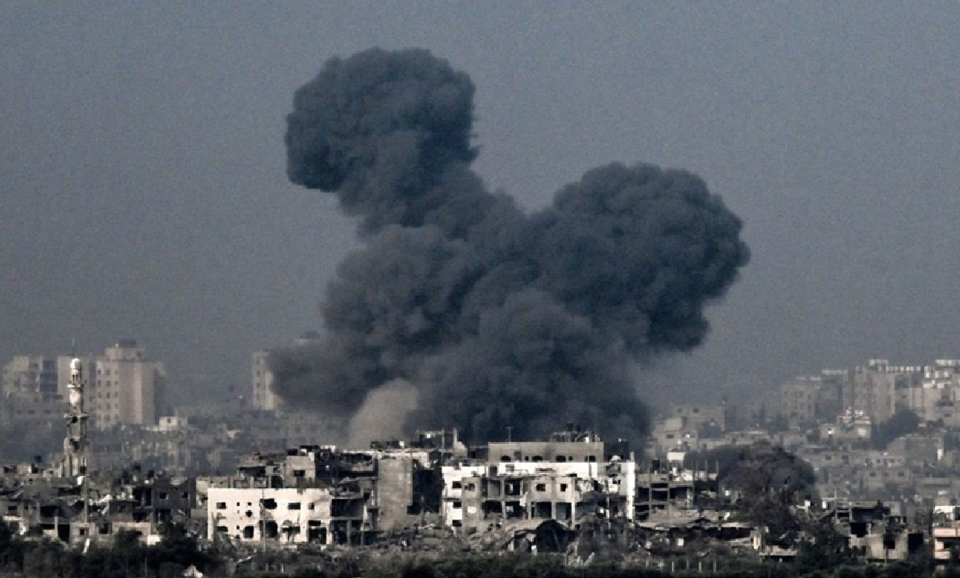 Quang cảnh một cuộc tấn c&ocirc;ng nhắm v&agrave;o căn cứ của Hamas dưới l&ograve;ng đất. Nguồn: TASS.