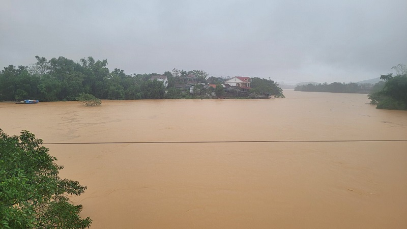 Mặc d&ugrave; chưa c&oacute; thống k&ecirc; thiệt hại cụ thể, nhưng hiện mưa lớn vẫn tiếp tục diễn ra, g&acirc;y nhiều nguy cơ ngập lụt diện rộng ở tỉnh H&agrave; Tĩnh.