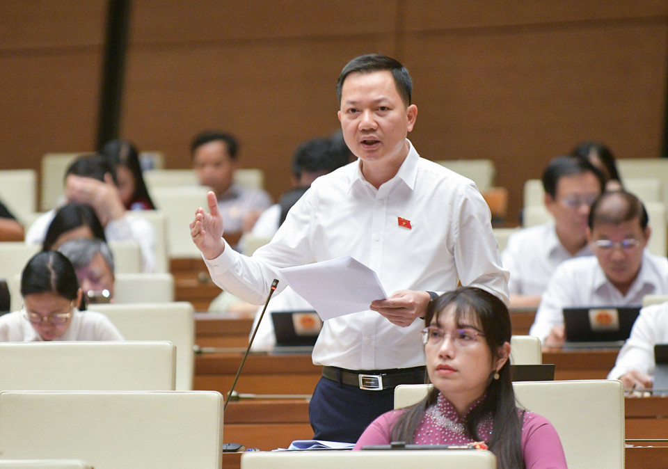 Đại biểu Trịnh Xu&acirc;n An (Đo&agrave;n tỉnh Đồng Nai) cho rằng, h&agrave;nh vi thao t&uacute;ng trong thị trường bất động sản nguy hiểm kh&ocirc;ng k&eacute;m g&igrave; h&agrave;nh vi thao t&uacute;ng trong thị trường chứng kho&aacute;n