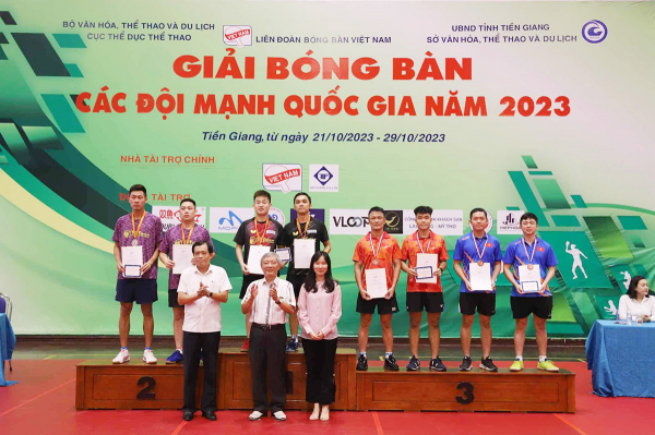 Anh Ho&agrave;ng, Mai Ngọc, Đ&igrave;nh Đức gi&uacute;p CLB b&oacute;ng b&agrave;n H&agrave; Nội T&amp;T gi&agrave;nh 2 Huy chương V&agrave;ng nội dung đ&ocirc;i nam v&agrave; đ&ocirc;i nam nữ tại Giải b&oacute;ng b&agrave;n c&aacute;c đội mạnh quốc gia 2023.