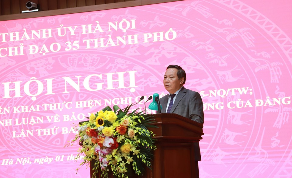 Ph&oacute; B&iacute; thư Th&agrave;nh ủy Nguyễn Văn Phong ph&aacute;t biểu chỉ đạo tại hội nghị.