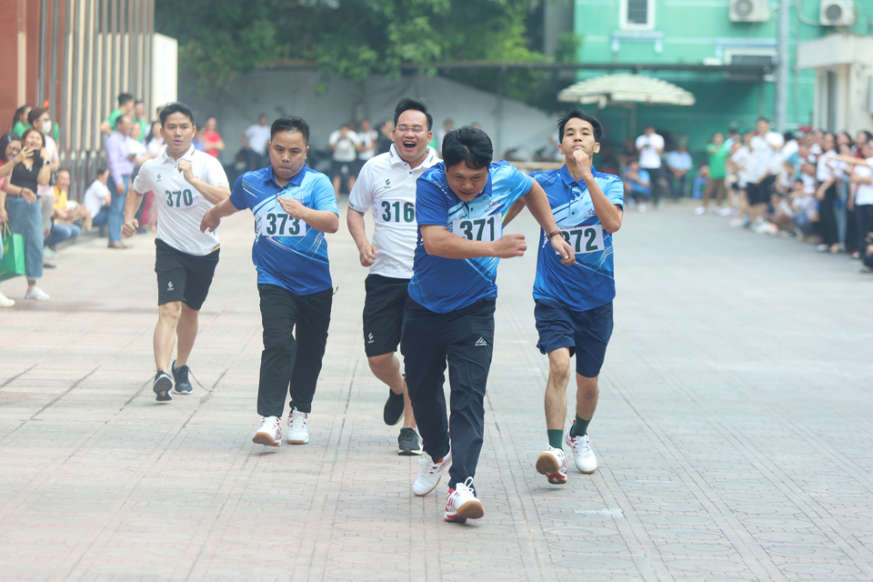 C&aacute;c VĐV tranh t&agrave;i quyết liệt ở c&aacute;c m&ocirc;n thi đấu diễn ra trong s&aacute;ng ng&agrave;y 2/11.