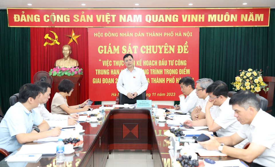 Ph&oacute; Chủ tịch HĐND TP H&agrave; Nội Phạm Qu&iacute; Ti&ecirc;n, Trưởng Đo&agrave;n gi&aacute;m s&aacute;t ph&aacute;t biểu kết luận buổi l&agrave;m việc