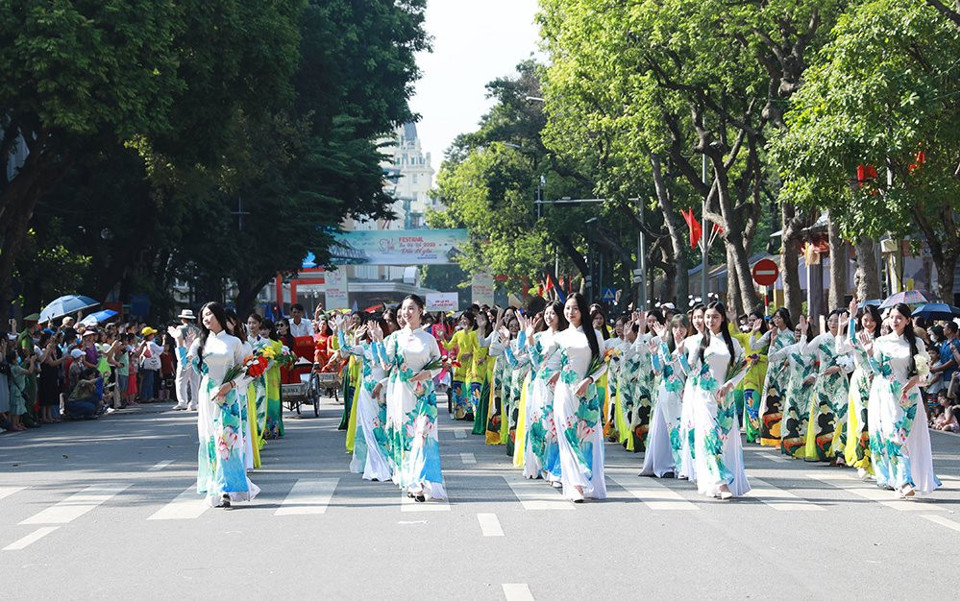 Lễ hội Carnaval Thu Hà Nội 2023. Ảnh: Công Hùng
