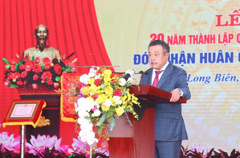 Chủ tịch UBND TP Trần Sỹ Thanh ph&aacute;t biểu tại lễ kỷ niệm 20 năm th&agrave;nh lập quận Long Bi&ecirc;n