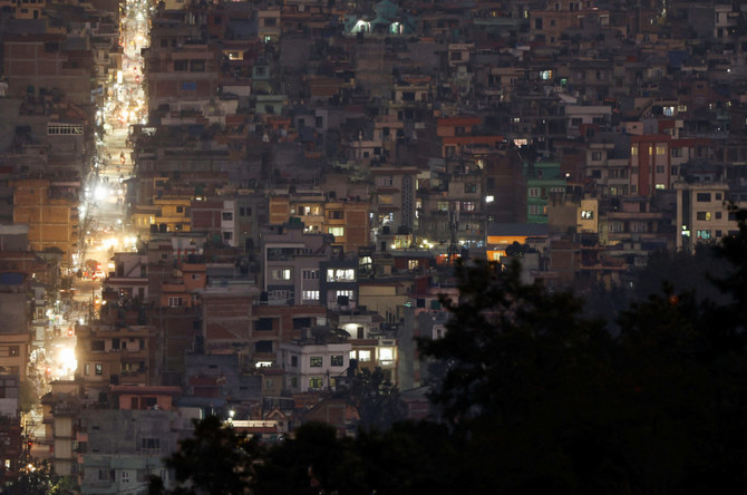 Một con phố giữa cụm t&ograve;a nh&agrave; d&acirc;n cư ở Kathmandu, Nepal. Ảnh: Reuters &nbsp;