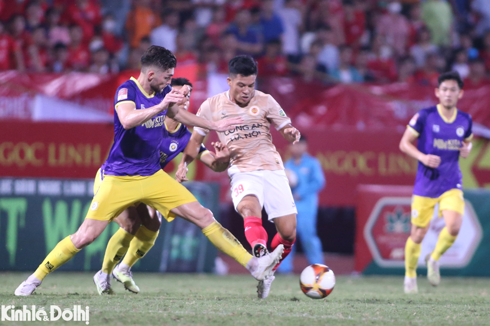 Đ&acirc;y l&agrave; trận thua thứ 2 li&ecirc;n tiếp của H&agrave; Nội FC ở m&ugrave;a giải năm nay, đội b&oacute;ng &Aacute; qu&acirc;n V-League đang đứng cuối bảng xếp hạng khi chưa c&oacute; được điểm số.